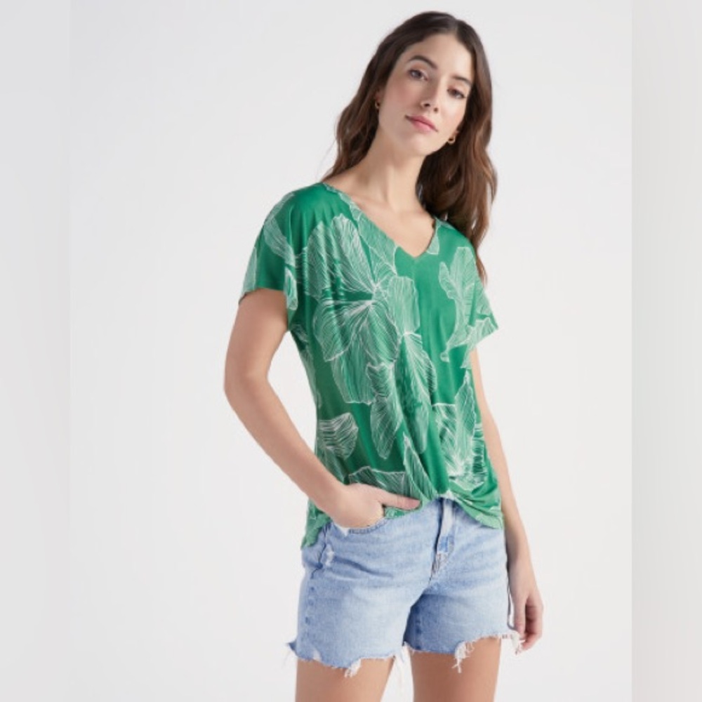 West K | XL | Hi-Lo Green Leaf Print Women's Casual Top